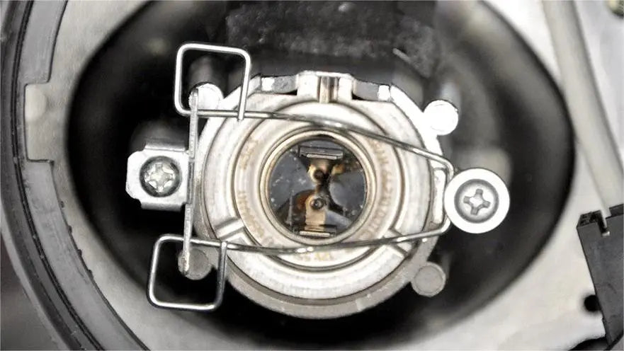 H4 vs H7 Headlights: A Complete Comparison of Bulb Types